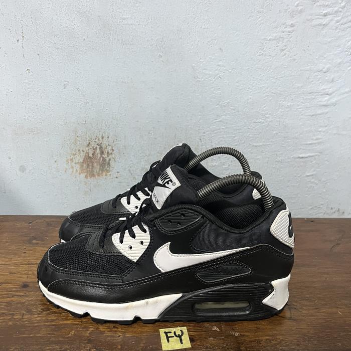 Sepatu second ori nike am 90 black size 37.5