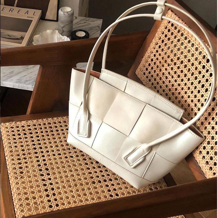 bag BV tas Small Arco Shoulder Bag in White Calfskin