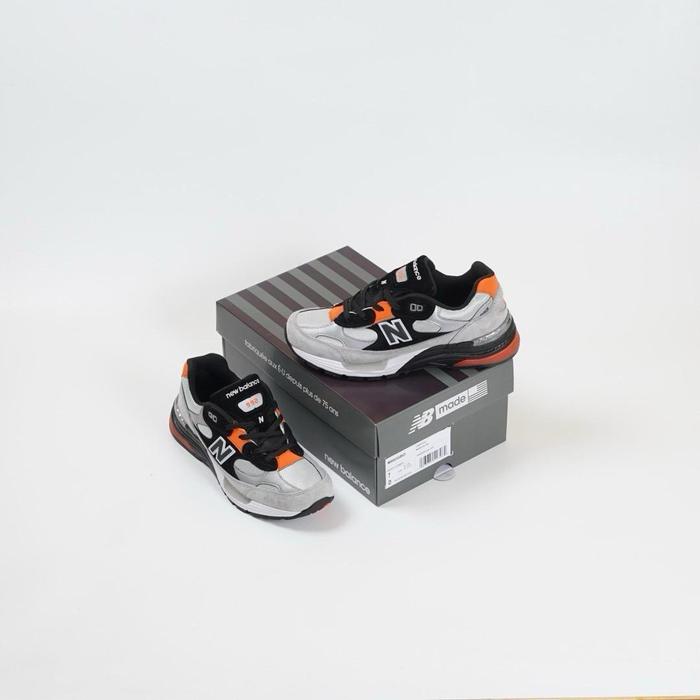 Sepatu Sneaker NB 992 DTLR Discover and Celebrate