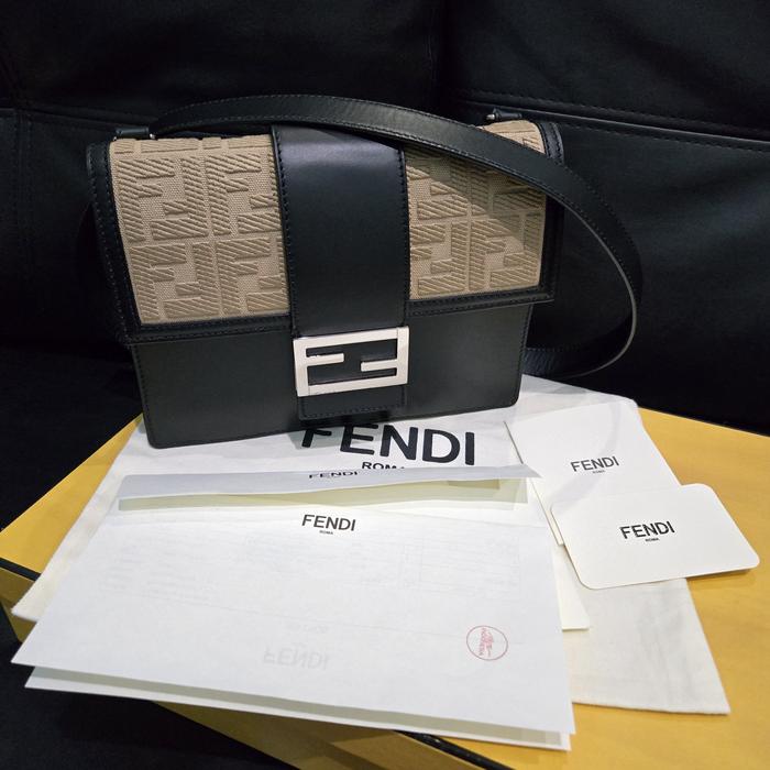 TAS FENDI BAGUETTE LEATHER LEE MIN HO