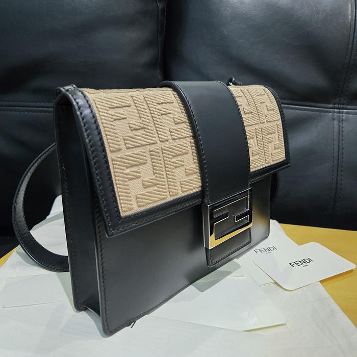 TAS FENDI BAGUETTE LEATHER LIMITED EDITION