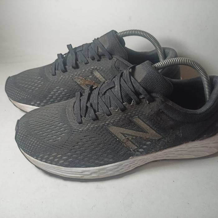 Sepatu nb hitam putih second size 43