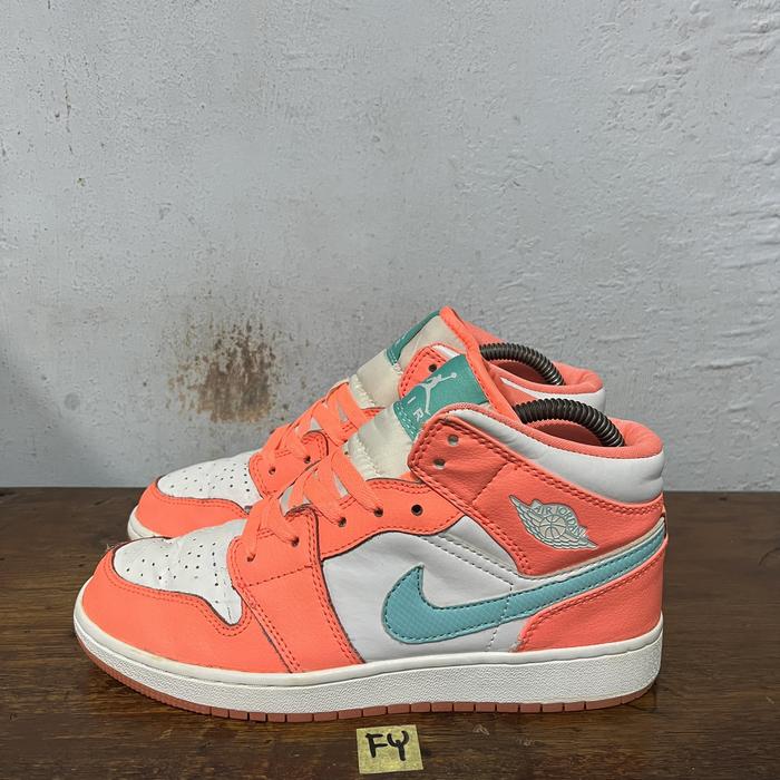 Sepatu second branded nike aj1 mid crimson size 38