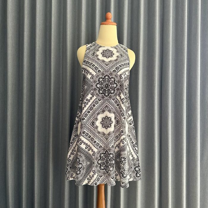 𝙋𝙍𝙀𝙇𝙊𝙑𝙀𝘿 All Would Envy AWE Black & White Printed Sleeveless Mini Dress Fashion Wanita Branded SG Si