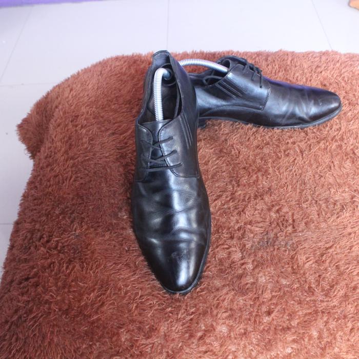 Sepatu Pantofel Formal" Satchi" Material kulit  minus pemakaian. Size 41 insole 260