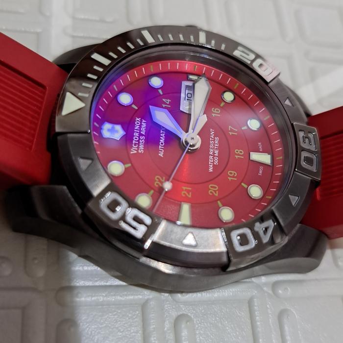 Jam Victorinox Swiss Army Dive Master 500