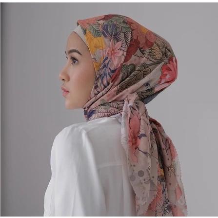 § Hijab Motif Persegi Blossom Scarf BY GONEGANI