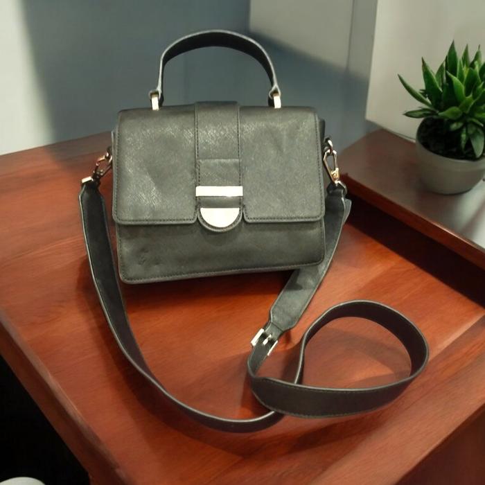 Tas Wanita Sling Lovcat Hitam