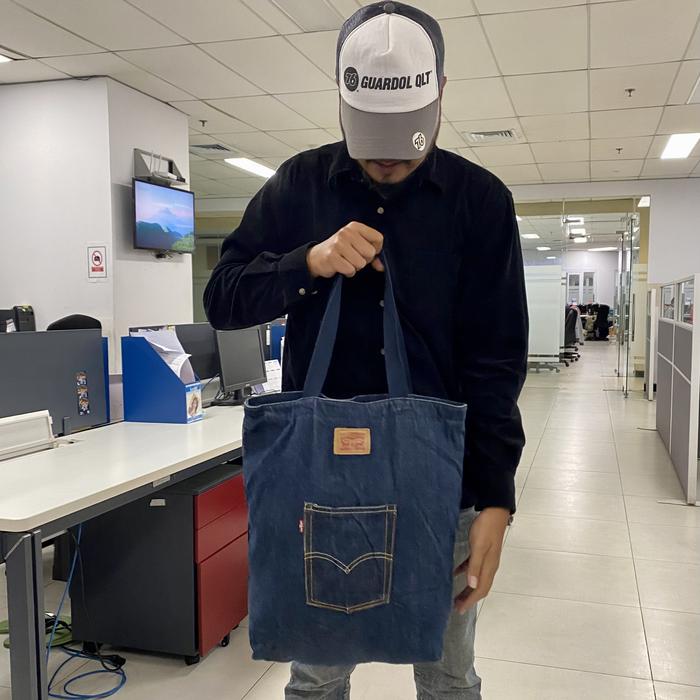 LEV'IS DENIM TOTEBAG AND UNIQLO TYPE 2 XL