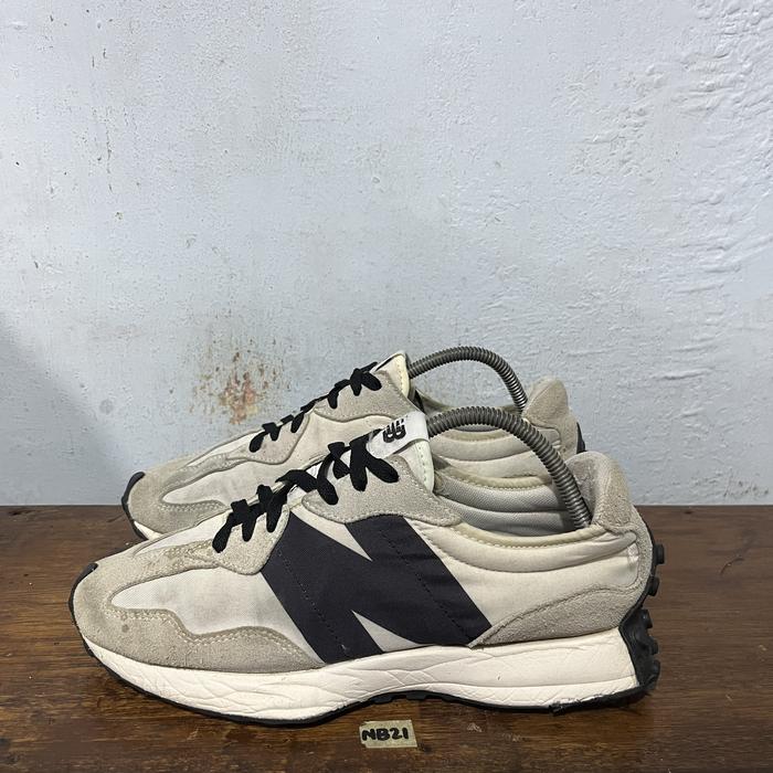 Sepatu second branded new balance 327 silver birch size 43
