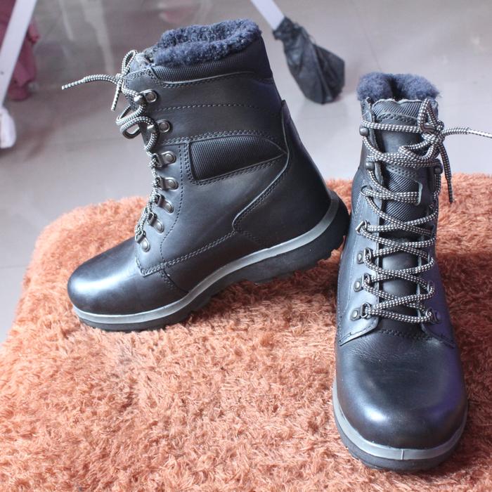 Sepatu boot high" Ecco". Upper kulit tapak kokoh barang masih mulus seperti baru. Size 40 insole 250