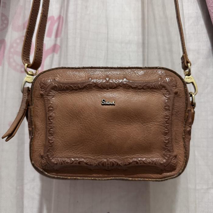 Tas sling bag salad vintage. Tas sling bag kulit asli salad. Preloved