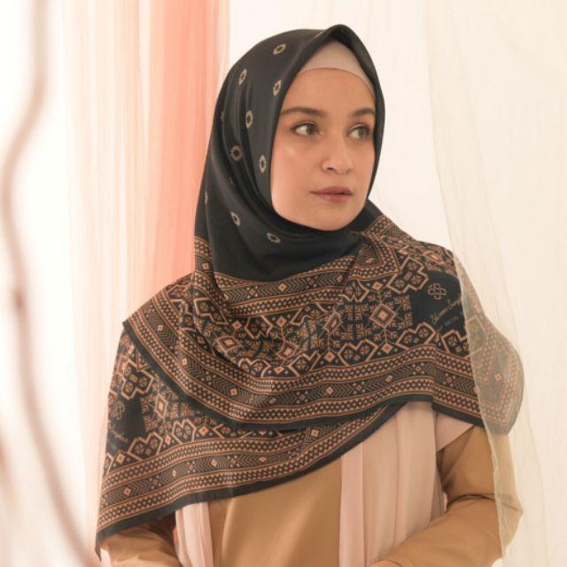Hijab Kerudung Segi Empat Social Scarf Shireen Sungkar Motif Etnik