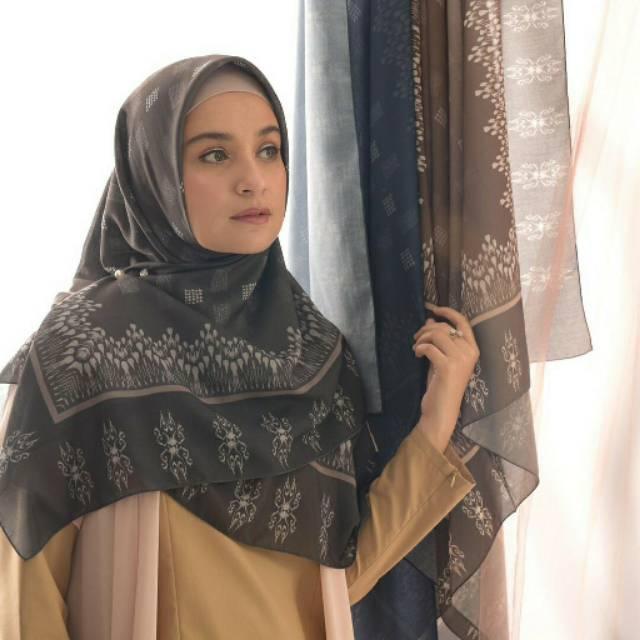 Hijab Kerudung Segi Empat Social Scarf Shireen Sungkar Motif Etnik Songket