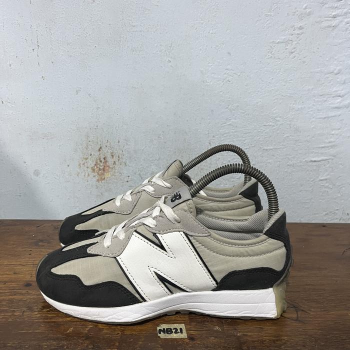 Sepatu second branded new balance 327 black grey white size 36