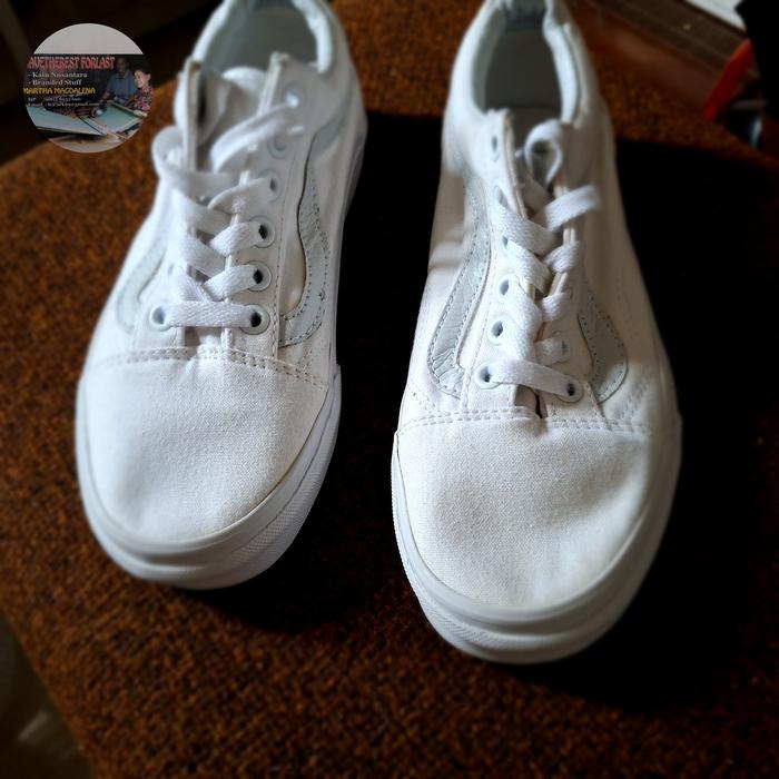 Thrifting sepatu Vans putih