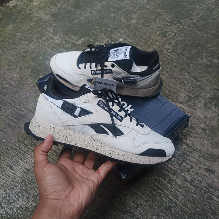 Sepatu Reebok Classic Black White Second