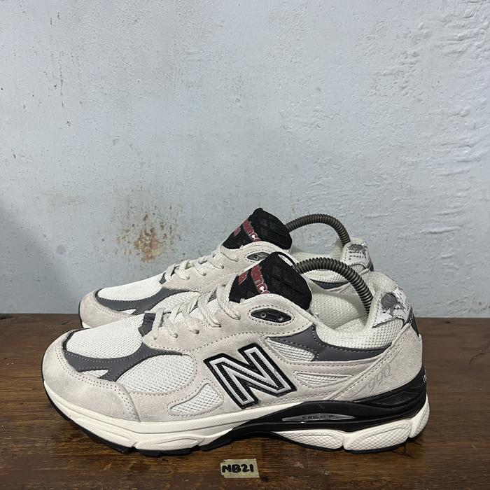 Sepatu second branded new balance 990 V3 size 42