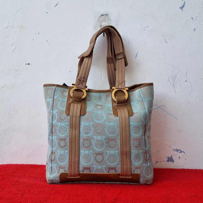 TAS TOP HANDLE WANITA SALVATOR FERAGAMO SECOND BRANDED IMPORT / TAS TENTENG PESTA WANITA
