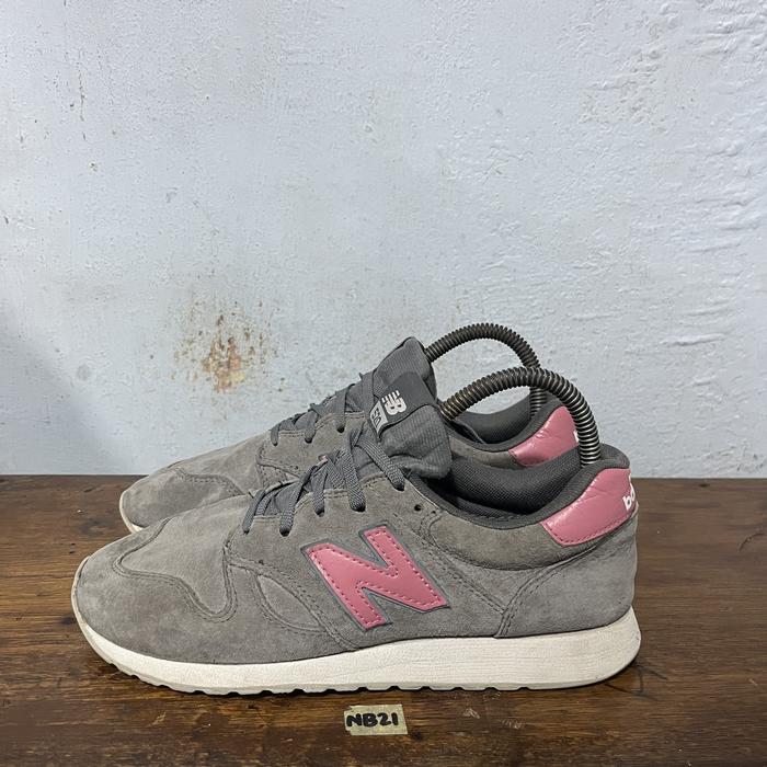 Sepatu second branded new balance 520 grey pink size 38