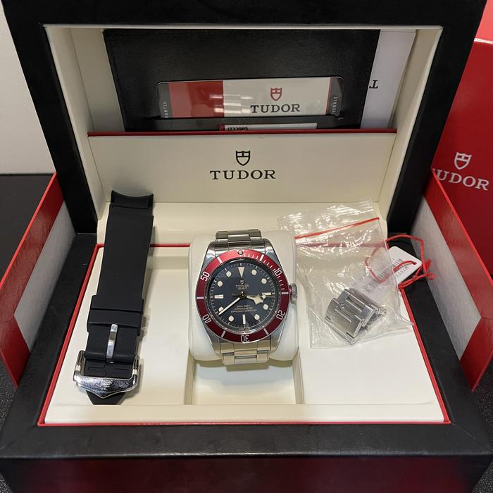 Tudor blackbay red bezel 41mm intime