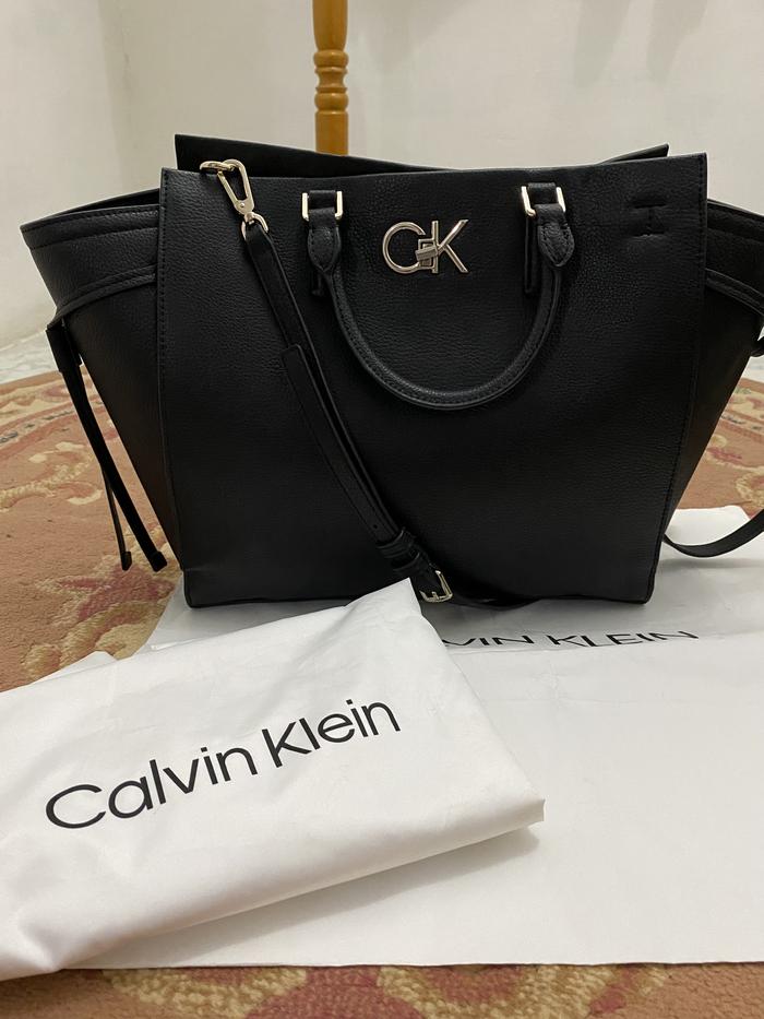 Preloved Tas besar wanita Hand bag slingbag CK hitam kulit