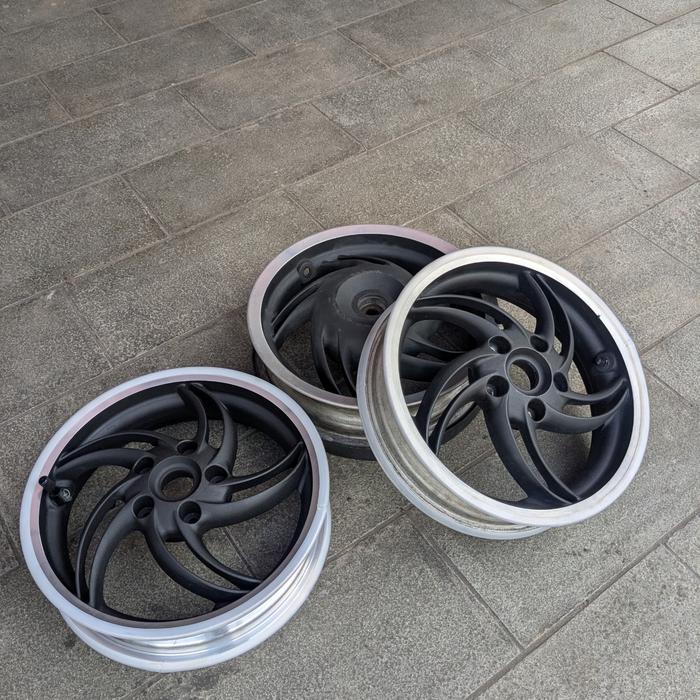 velg piaggio vespa fly ring 12