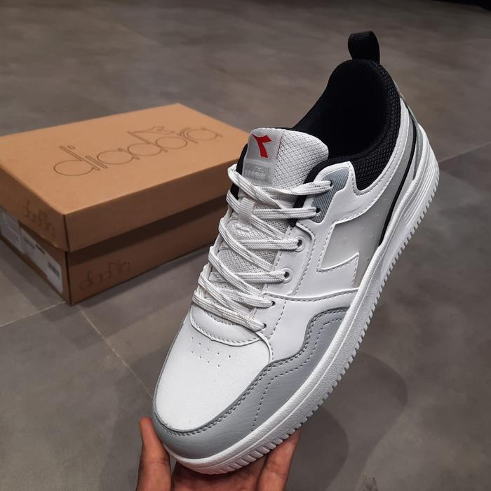 sepatu sneaker casual pria diadora warna putih
