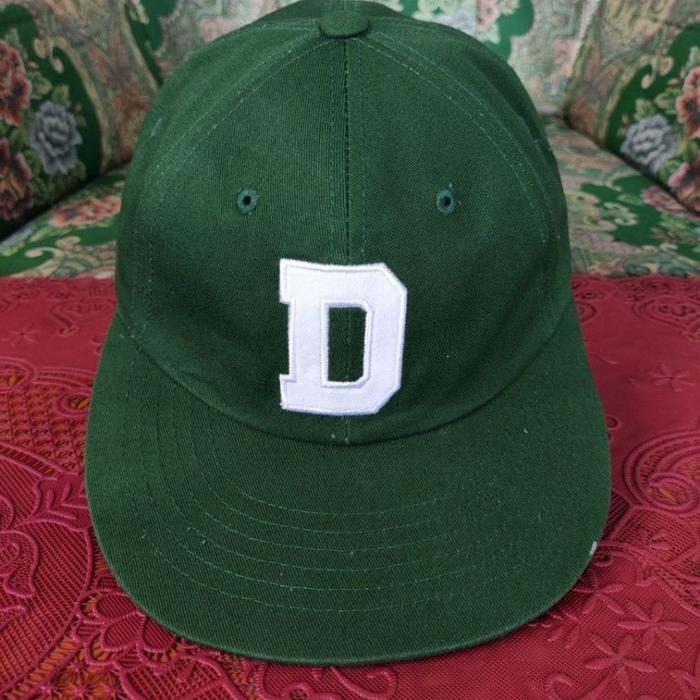 topi snapback dickies logo D hijau