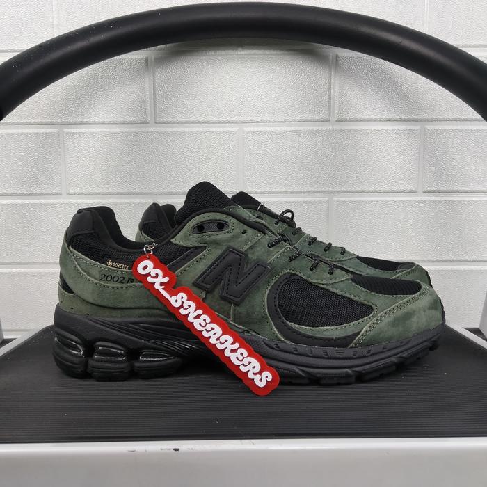 SEPATU SNEAKERS NB 2002R X JJJOUND GORETEX BLACK GREEN