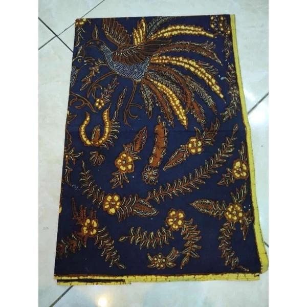 Sinjang/Jarik/Kain Batik Tulis Latar Hitam