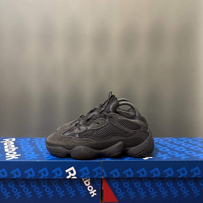 38 - Sepatu Adidas Bekas Second Adidas Yeezy 500 Utility Black Bekas Second