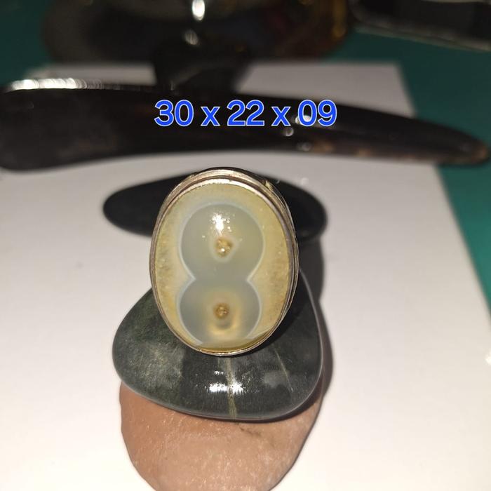 Batu combong angka 8 Angka keberuntungan Uk 29 x 22 x 09 Batu combong tigaTembus senter Buat pemanis