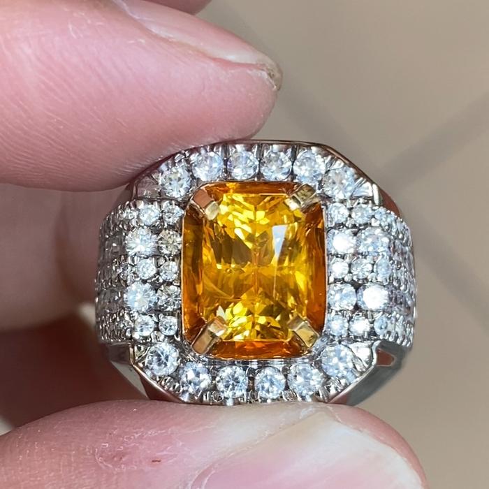 Natural Yellow Sapphire Srilanka 4.31 CT Serty GRI Intense Colour Ring Microsetting