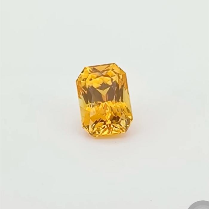 HQ Natural Intense Yellow Sapphire Srilanka 3.16 Vivid Yellow Sapphire Ct Top Clean Top Luster GRI C