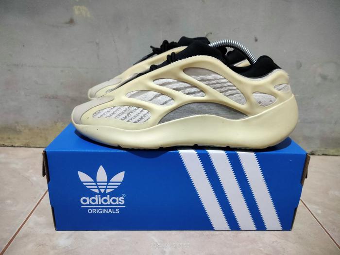 Sepatu ADIDAS YEEZY V3 AZAEL - Size 41 - Second Original