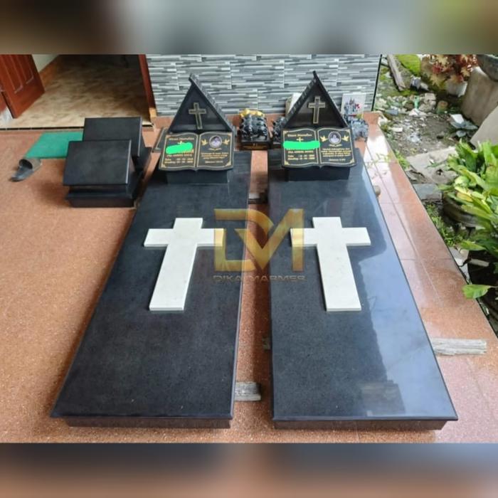 Kijing Makam Kristen Granit Hitam + Salib Marmer Putih