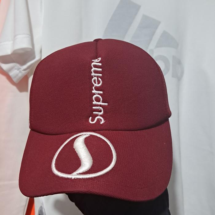 topi supreme merah non original