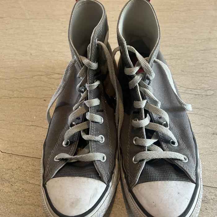 Sepatu Converse Grey bekas