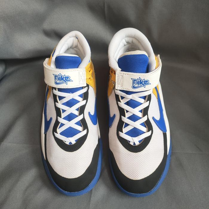 sepatu nike team hustle d10