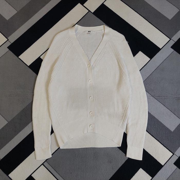 Cardigan Uniqlo Lidi-Lidi Broken White
