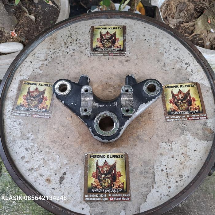 segitiga atas cb100 k1 k2 s90 s90z s110 benly ORIGINAL segitiga atas honda cb 100 s90 castrol s90z s
