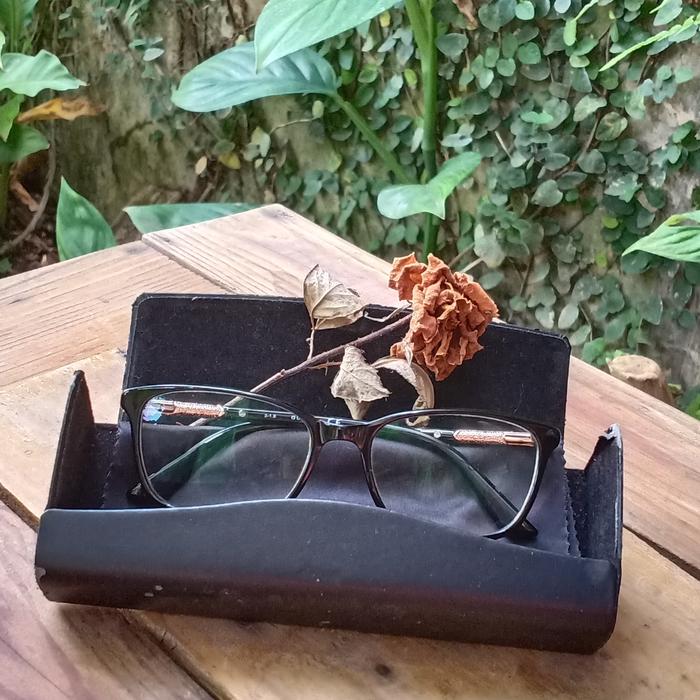 Frame Kacamata Guess Preloved