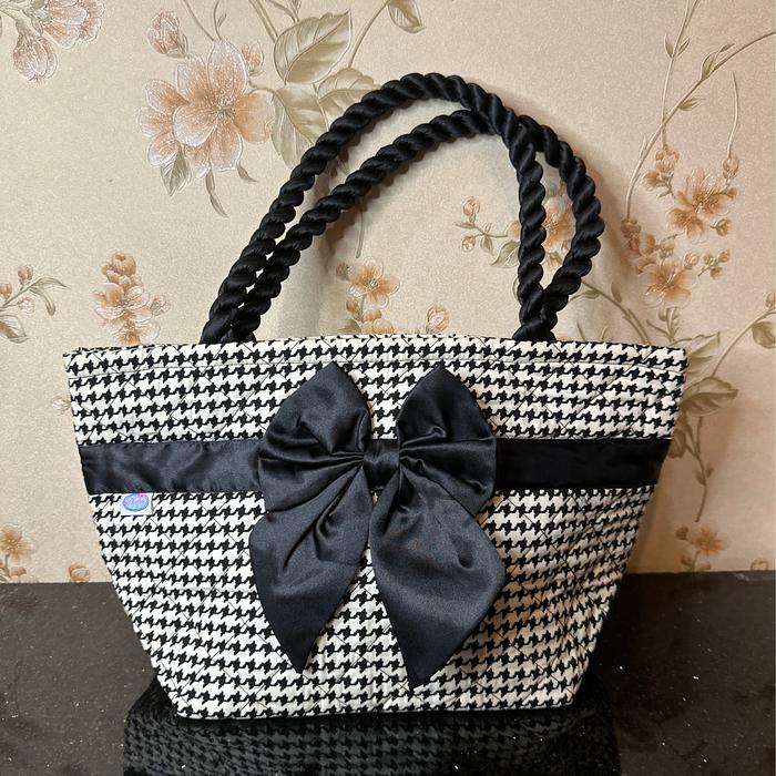 TAS WANITA HITAM KOTAK PUTIH TEBAL
