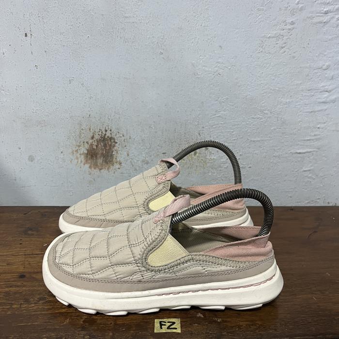Sepatu second ori Merrell women hut moc 2 size 37