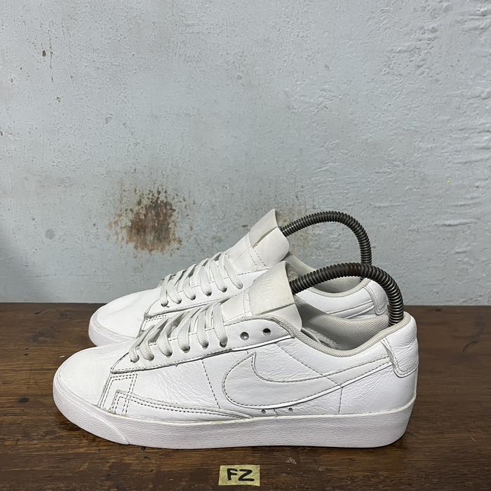 Sepatu second ori Nike blazer low LE broken white size 37,5
