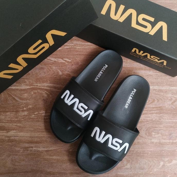 Sandal Pria NASA X PULL AND BEAR Sendal slides nasa