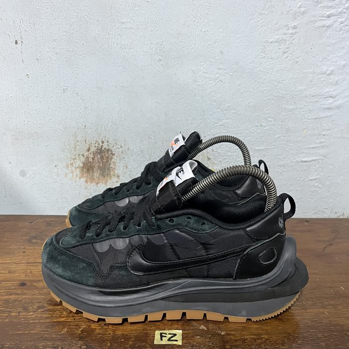 Sepatu second ori Nike sacai vaporwaffle size 38
