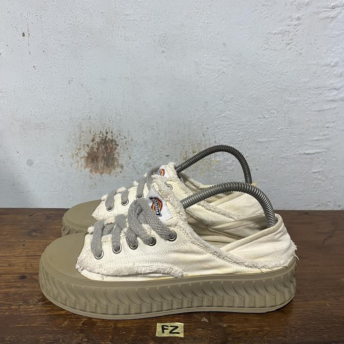 Sepatu second ori Dickies white cream size 39