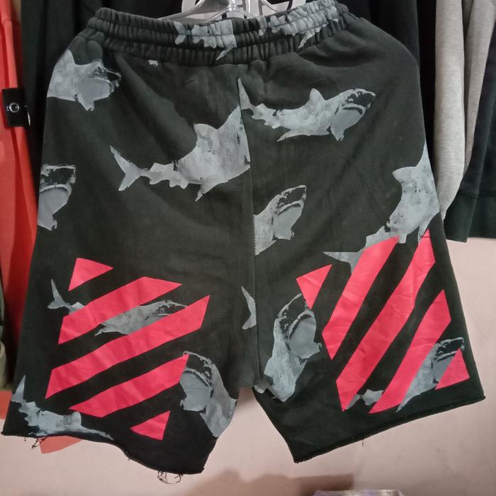 celana pendek off white bekas